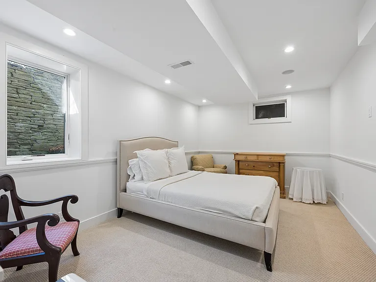 8 Lauras Ln — Photo 20