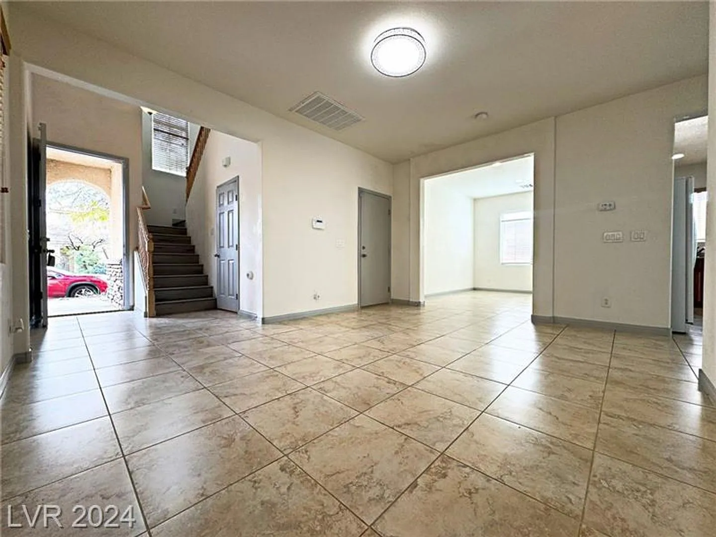 9' Vaulted Ceiling Home in Culd-De-Sac location of Southern Highland — Photo 4