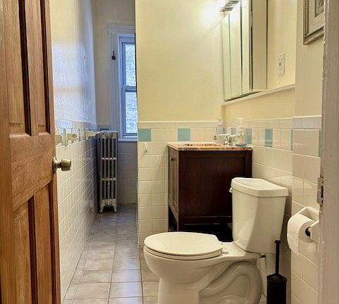 2nd image of 46R Aspinwall Ave #2R