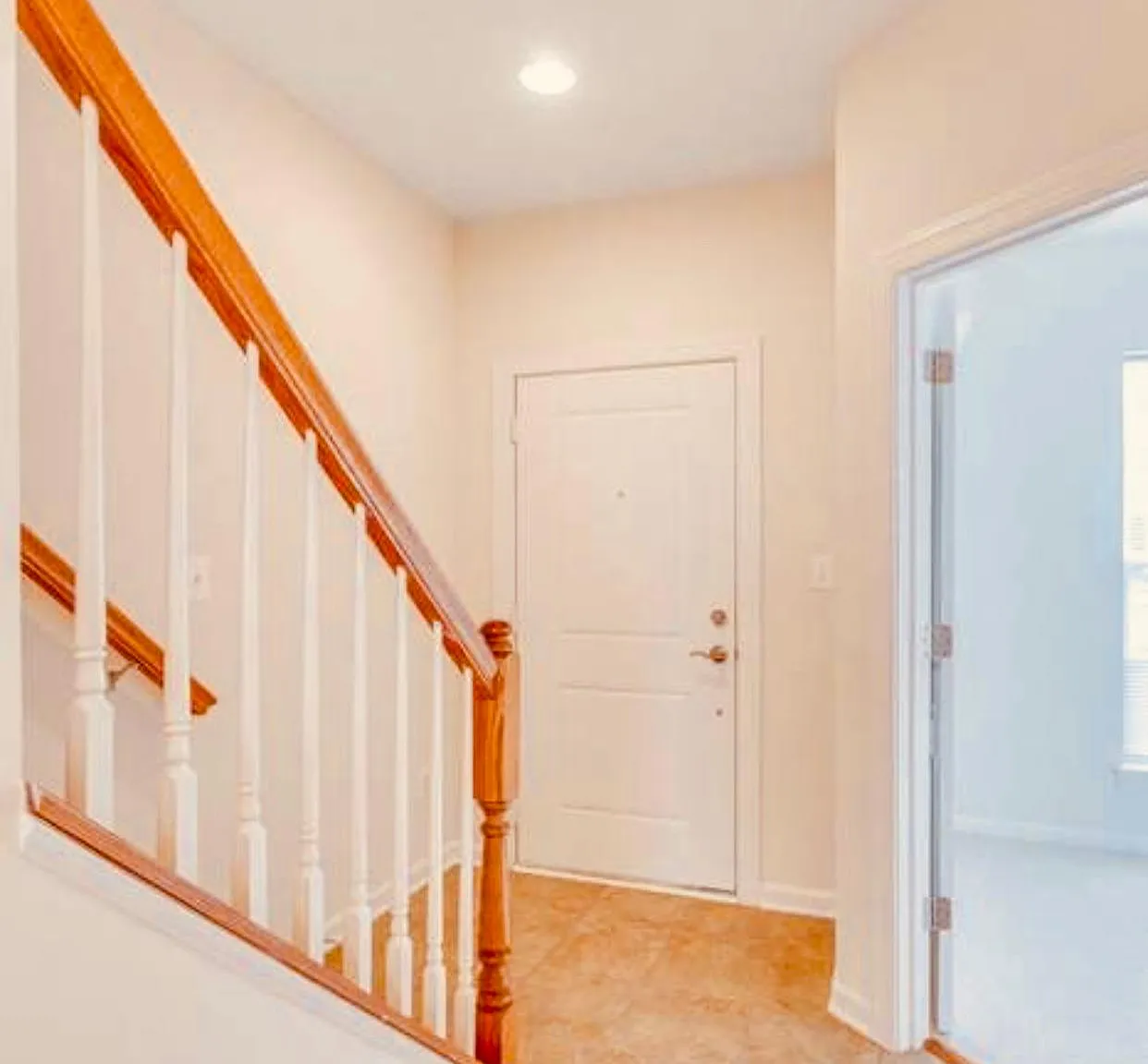 8188 Falls Grove Dr — Photo 2