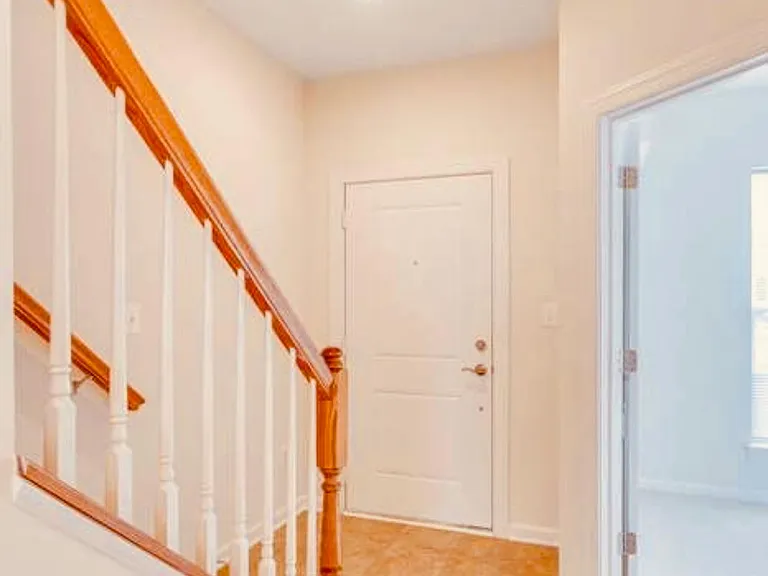 8188 Falls Grove Dr — Photo 2