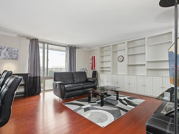 2nd image of 950 25th St NW #1012