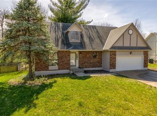 445 NE Station Dr, Lees Summit, MO 64086