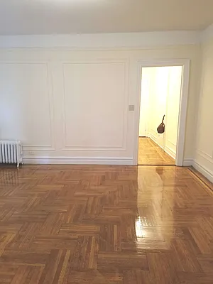 Rented by LG Realty Solutions Inc | media 19