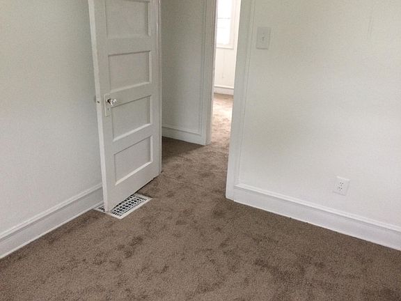 5th image of 3104 W Court Ave