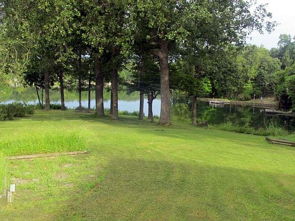 5th image of 9 W Lake Estates Cir