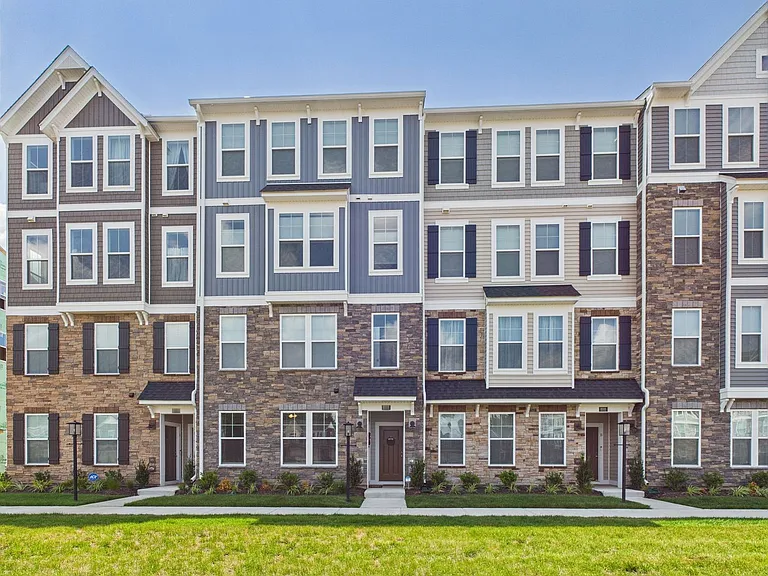 642 Brookwood Glen Ter #B — Photo 1