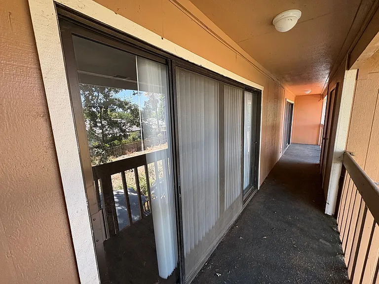 212 N Crenshaw St — Photo 21