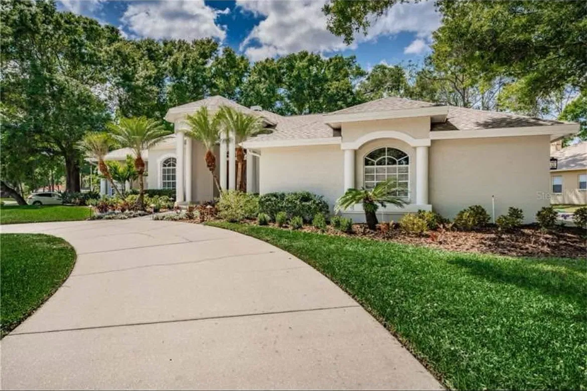 5 bed, 3300 sqft, $4,500 — Photo 2