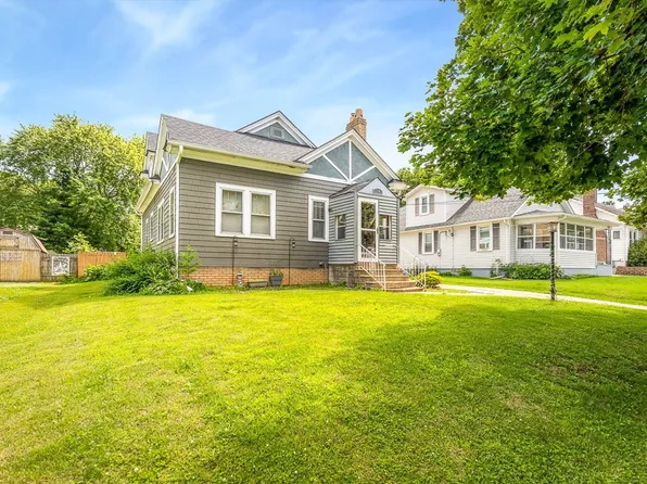 1247 W Logan St, Freeport, IL 61032
