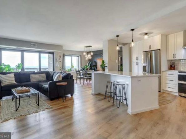 309 Yoakum Pkwy