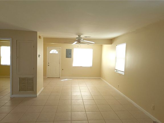 4th image of 1860 38th St