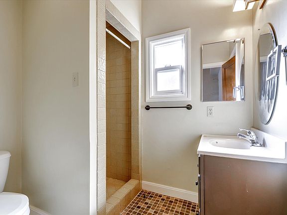 5th image of 465 Magellan Ave