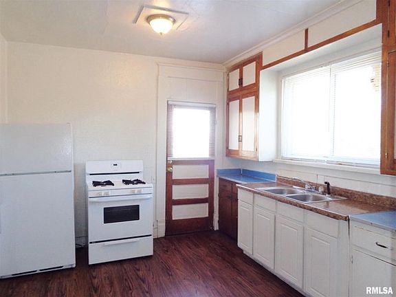 2nd image of 1301 W Parkside Dr