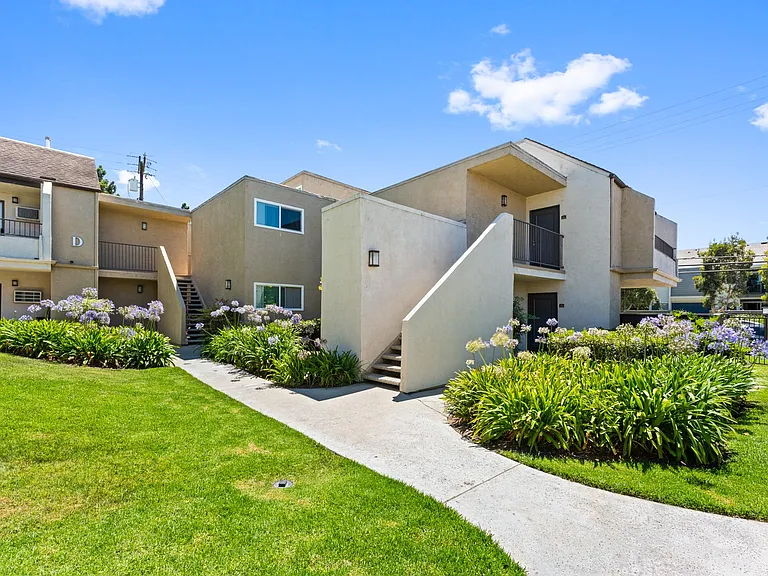 Mesa Pines Apartments — Photo 2