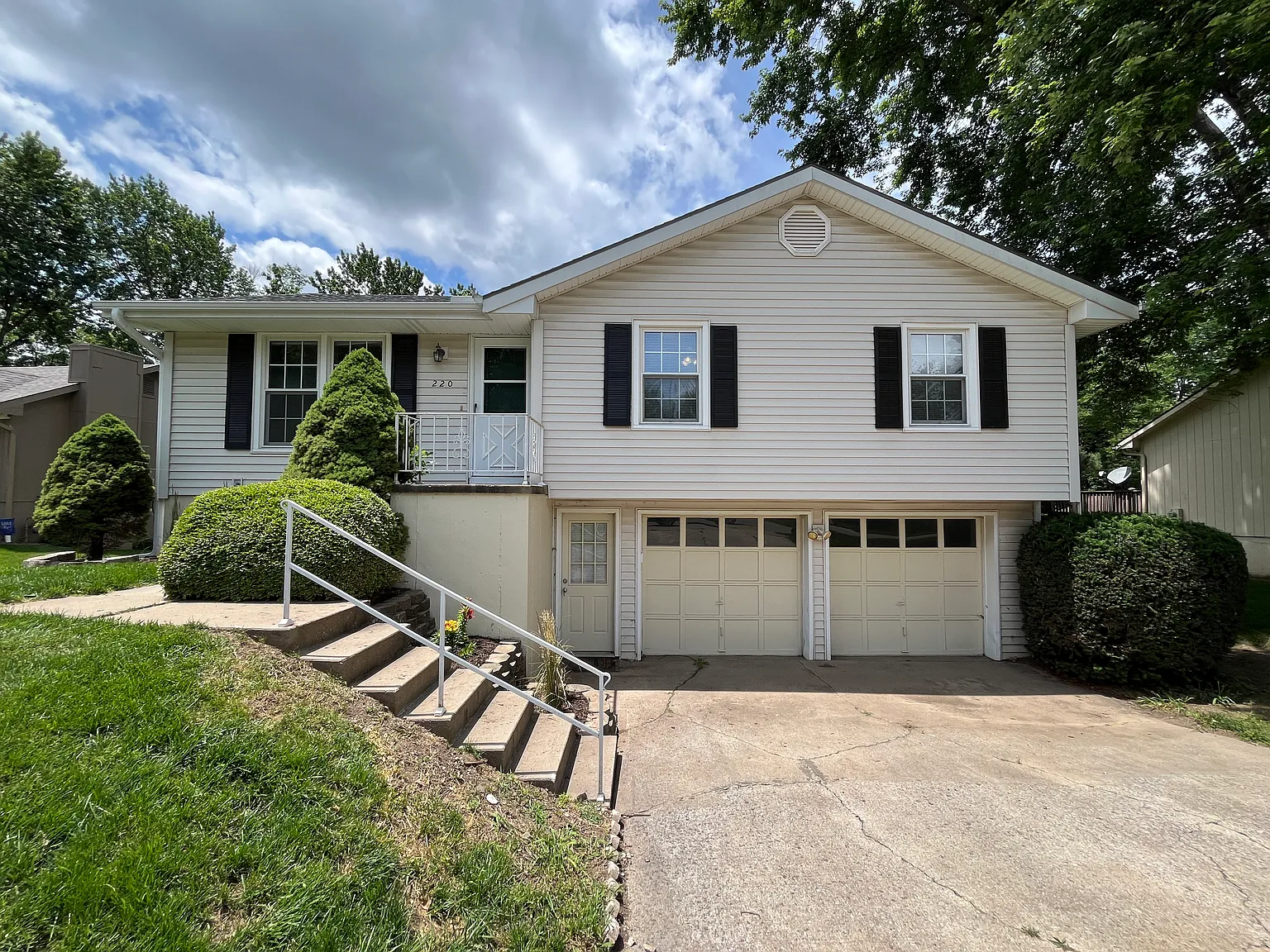3 bed, 1056 sqft, $1,950 — Photo 1