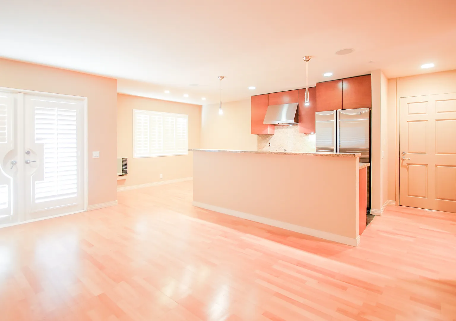A Fantastic 1 Bedroom 1 Bath Condo with shared Garage in Santa Clara! — Photo 2