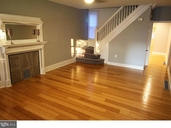 3rd image of 828 N Lombard St
