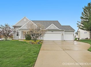 2440 Peerpoint Dr SE, Caledonia, MI 49316