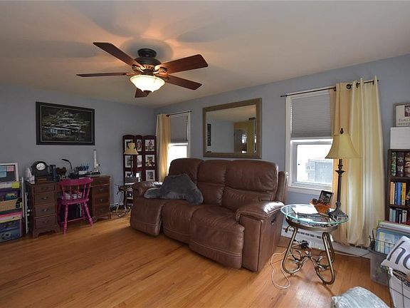 4th image of 50 Morgan Ave