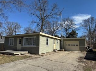 2415 Marshall Sq, Kansasville, WI 53139