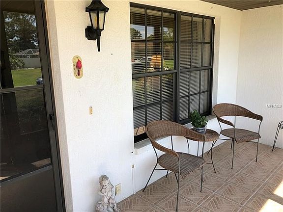 Front tiled entry was screened in 2015.