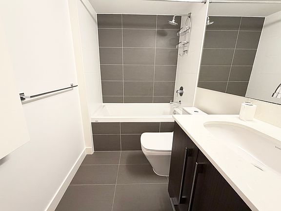 3rd image of 188 Agnes St #1306
