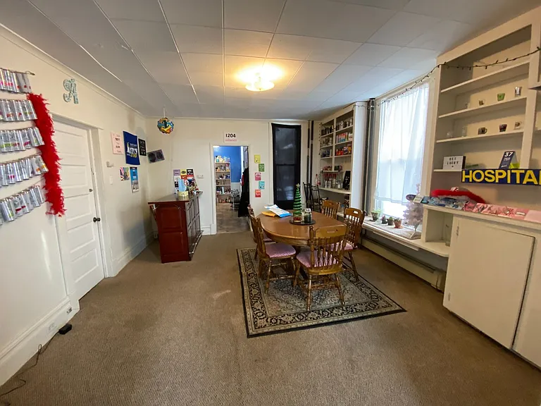 1204 Kenwood Ave — Photo 4