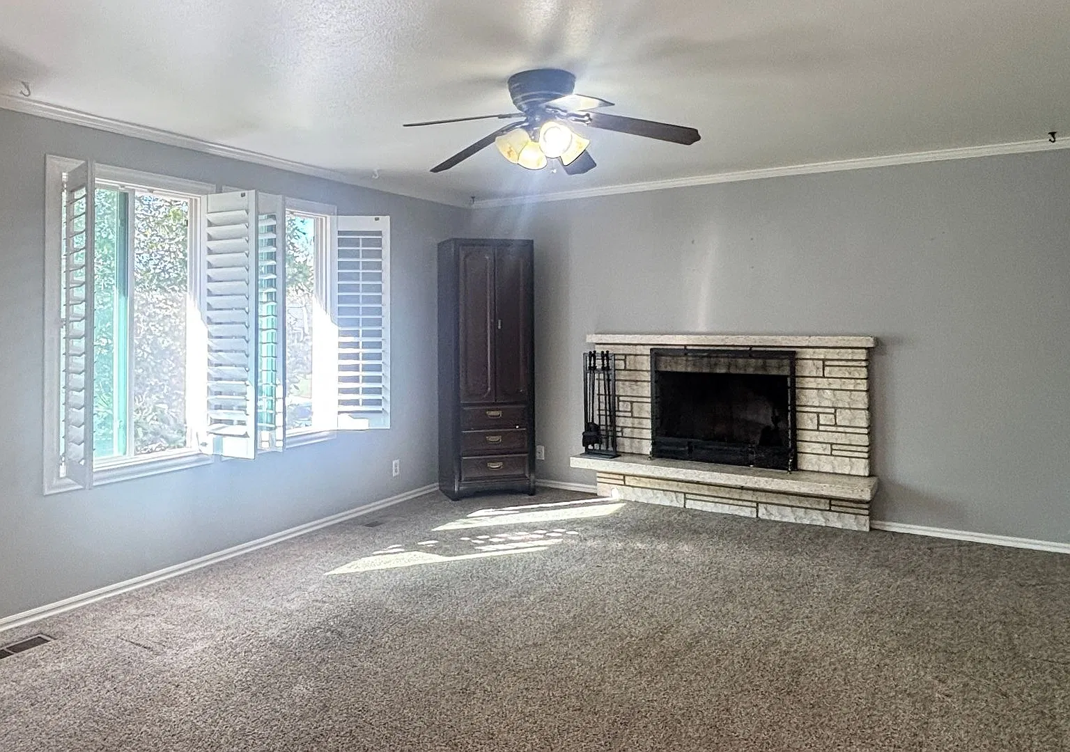 Pet Friendly Home in North Salt Lake! — Photo 3