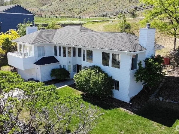 301 Canyon Place, Wenatchee, WA 98801