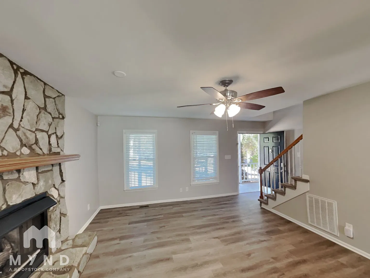 3 bed, 2.0 bath, 1527 sqft, $2,065 — Photo 3