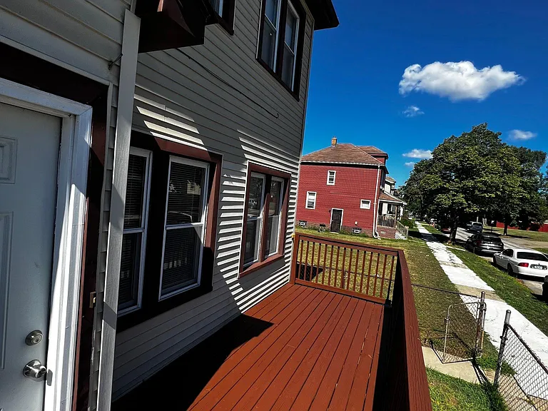 136 Batavia St — Photo 2