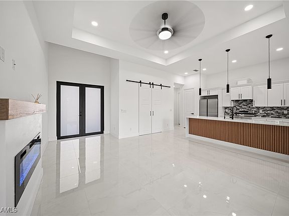 5th image of 2617 40th St W