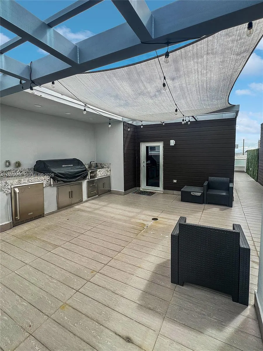 Photo 2 of 38 - 10336 NW 64th St #10336 - Doral, FL Building Photo - 10336 NW 64th St #10336