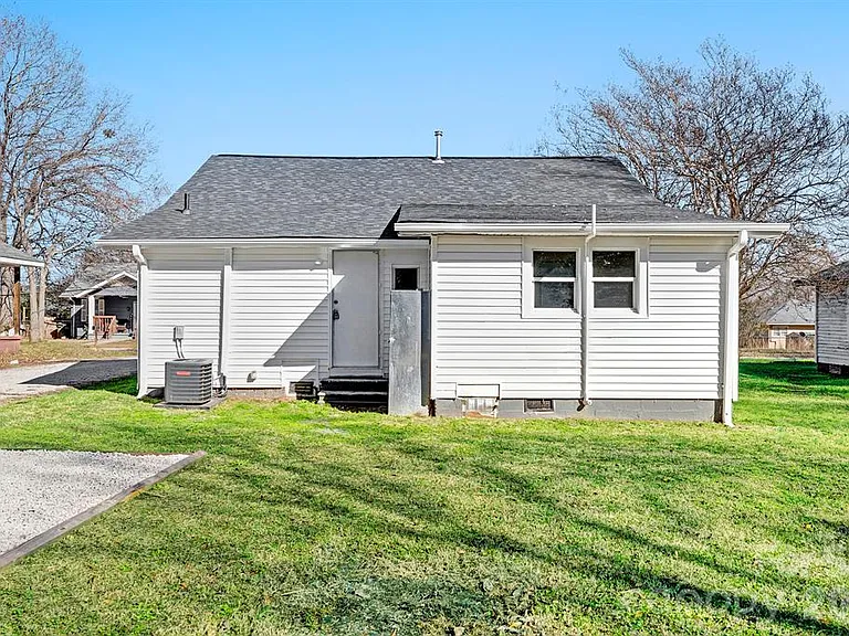 105 S Elm St — Photo 13
