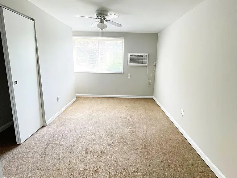 566 Lowell Ave — Photo 15