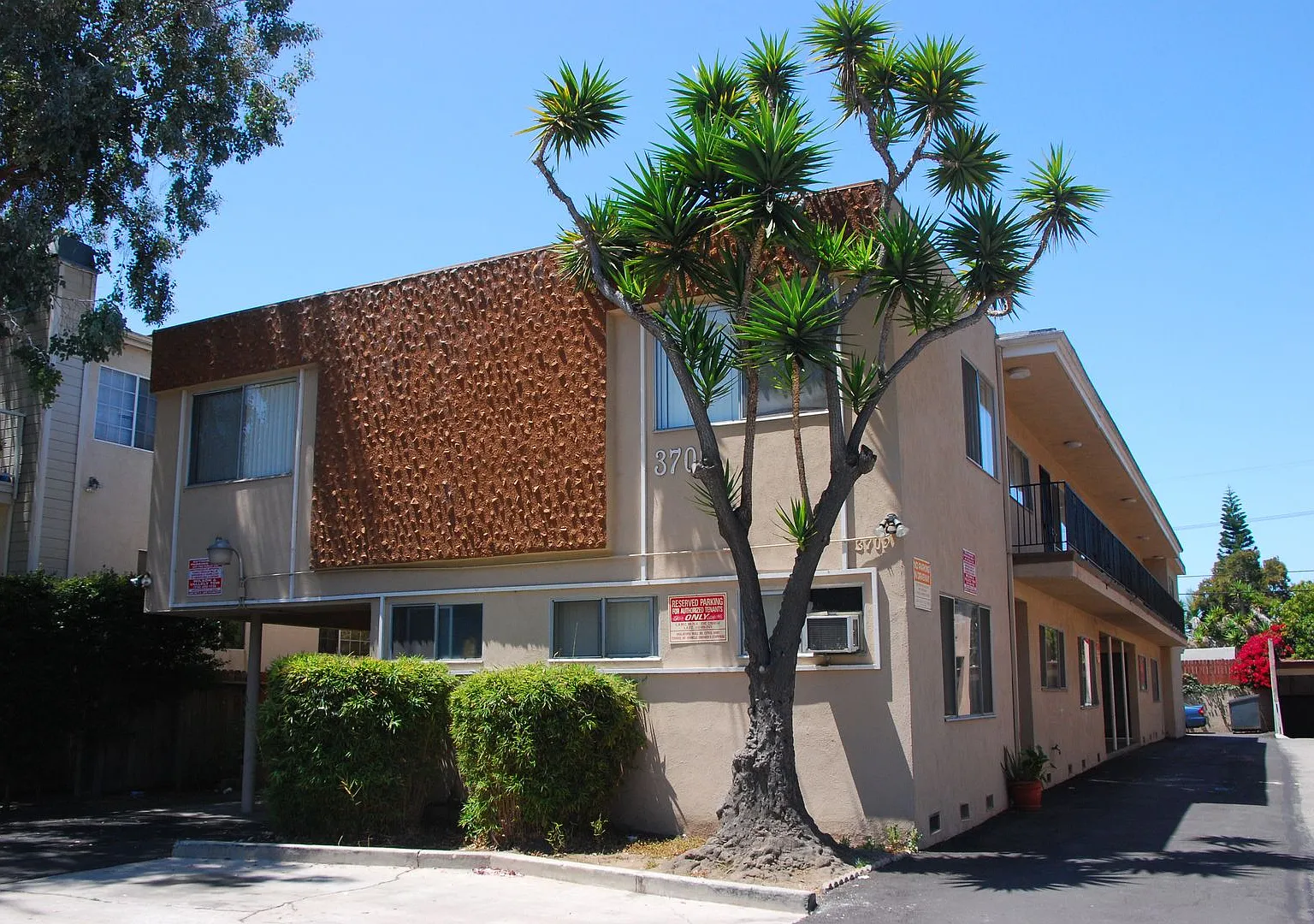 3709 Midvale Ave — Photo 1