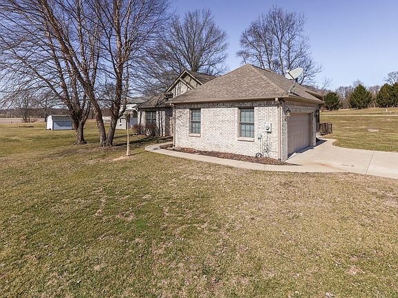 3rd image of 3392 Burns Blvd