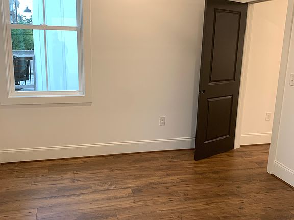 4th image of 16 Perry Ave