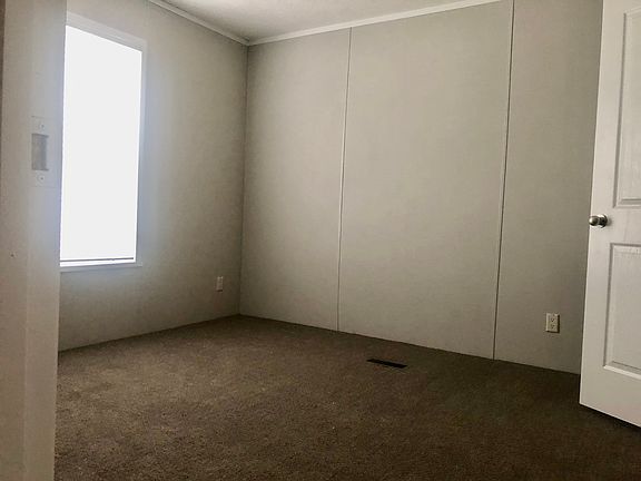 4th image of 698 Woodlawn Dr #115