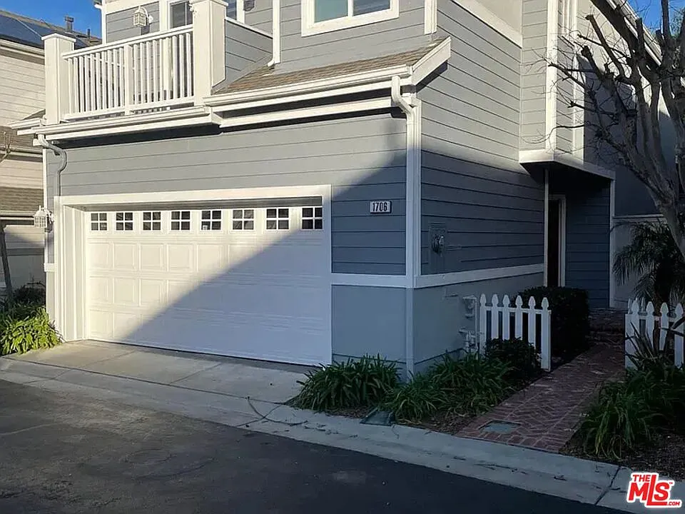 3 bed, 2.5 bath, 1746 sqft, $4,500 — Photo 2