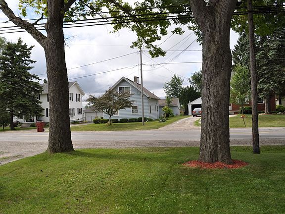 Frontyard/Street South