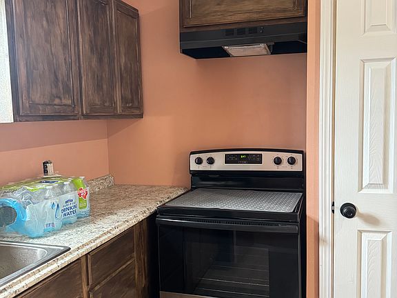 4th image of 1521 Cambridge Dr #A