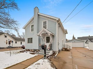 908 N Superior St, Appleton, WI 54911