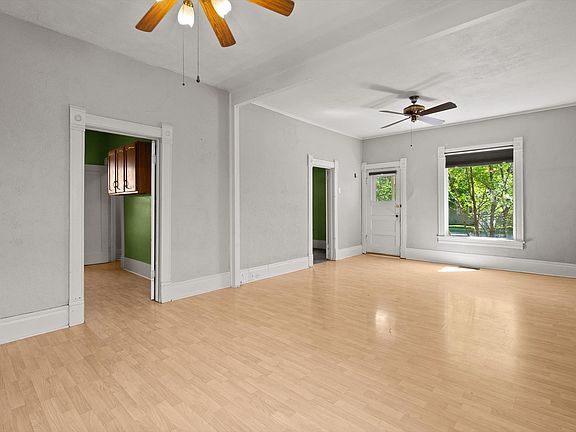 5th image of 806 7th Ave W