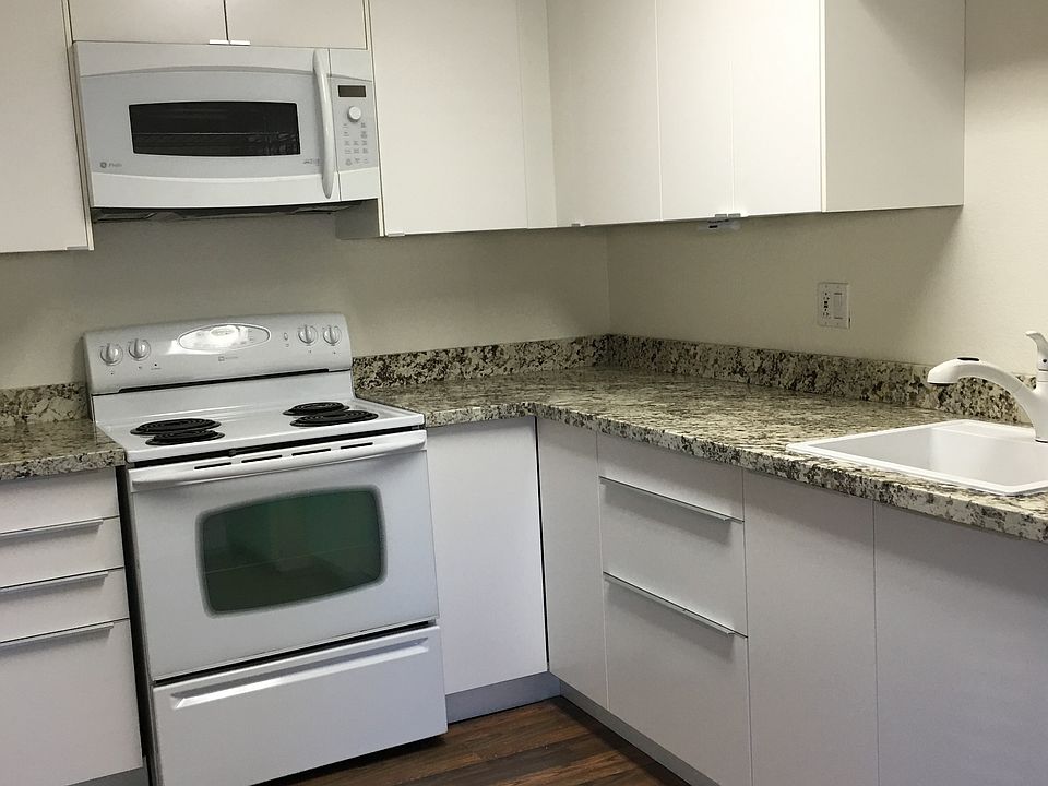 1st image of 837 N Revere Dr