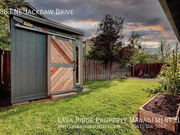 2883 NE Jackdaw Dr — Photo 24