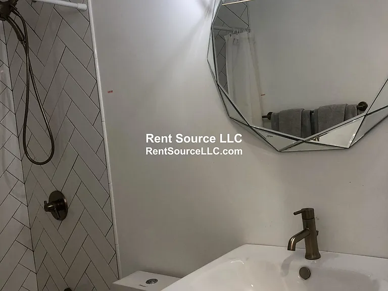 17 Everett St #B — Photo 19