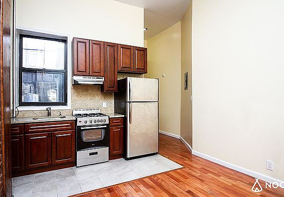 3rd image of 270 Irving Ave APT 1R