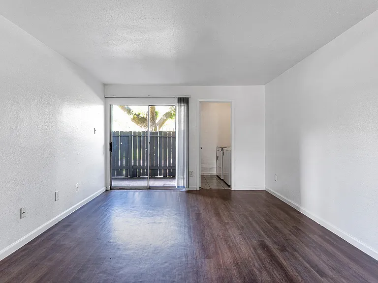 Villa Nueva Apartments — Photo 65